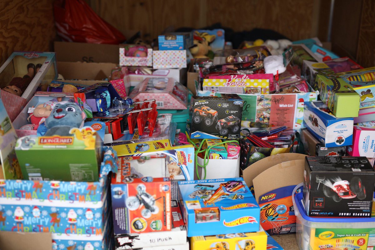 GraysonDFdn's tweet photo. It's drop off day! We have 1,018 toy donations we are donating to @RileyChildrens @RileyCheerGuild We are so grateful to have the opportunity to deliver these for the children at Riley! #theappleproject #graysondunhamfoundation #giveback #makeadifference #forthekids https://t.co/3OmVlEubek