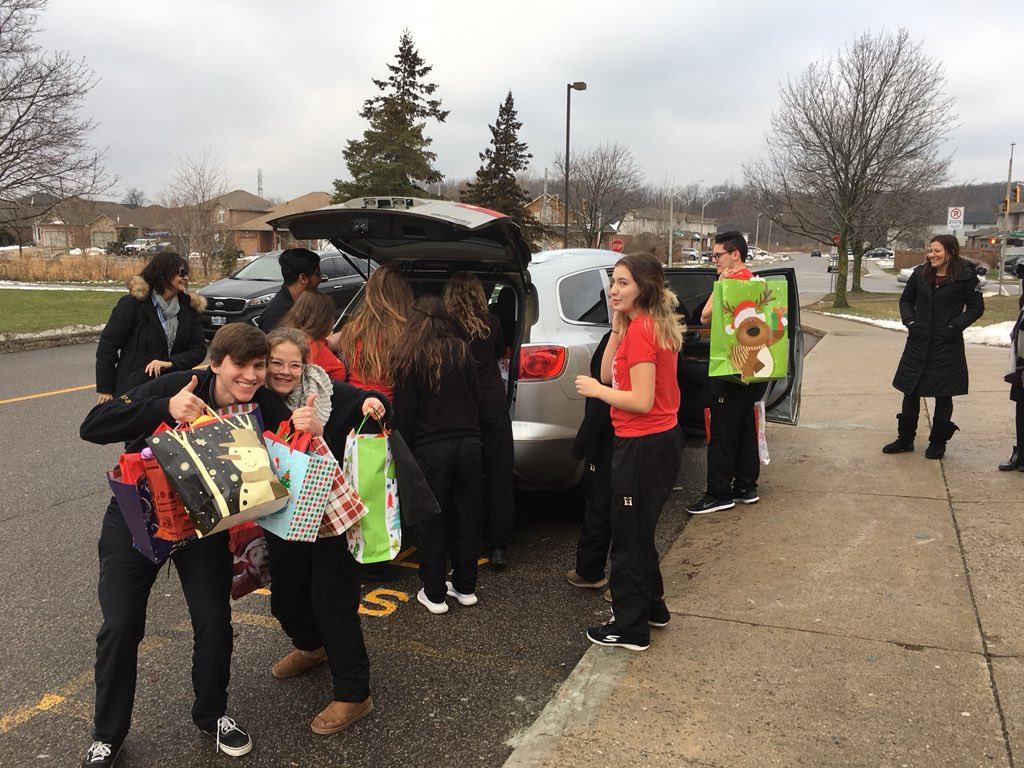 l_ciardullo's tweet photo. @stm_miracle : the last step in a very long and spiritually rewarding process, loading gifts for all of the children we sponsored, again in the hundreds! @stmcss your generosity and benevolence will never be forgotten! #Christmasmorning https://t.co/x3Eh5cnZbh