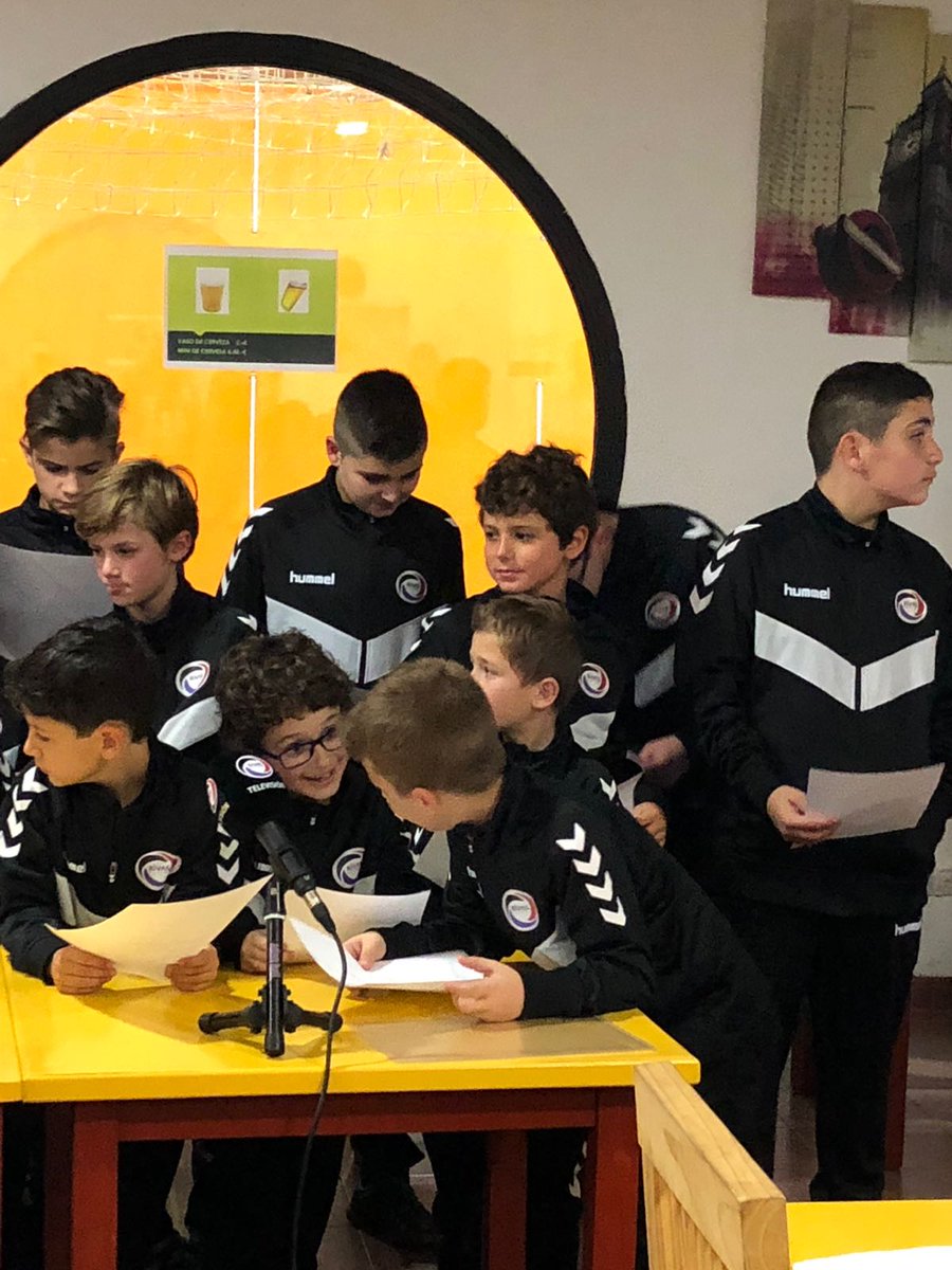 cdrivasfutsal's tweet photo. En la tarde de ayer, varios jugadores de los equipos del Club estuvieron en el making off del villancico que estamos preparando para felicitar las Navidades a nuestra aficion!!
🎄🎄🎁🎁🎉🎉☃️☃️
#RivasFutsalTV #Making_off
#RivasFutsal https://t.co/AJQvn1jvrS