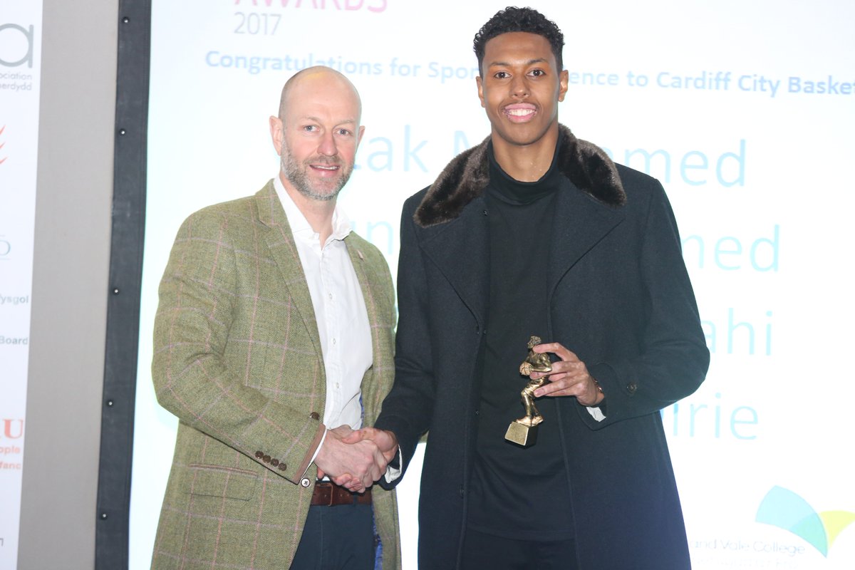 Awesome to have <a href="/Thomasfrombrum/">Tom Overton</a> with us on Saturday <a href="/CAVC/">Cardiff and Vale College | Coleg Caerdydd a’r Fro</a> to celebrate the sporting achievements of young people from the Somali Community, here are just a selection of pics of the Exceptional Awardees <a href="/Sport_Wales/">Wales Sport</a> 🏆#WelshSomaliAwards2017 #theconversation