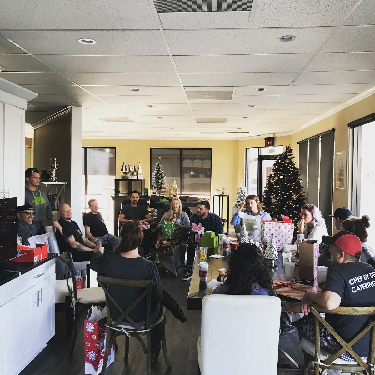 chef_bydesign's tweet photo. It’s a Secret Santa day here at Chef by Design!! 🎅🏻#chefbydesign #chefbydesigncatering https://t.co/F8PVamfDT7