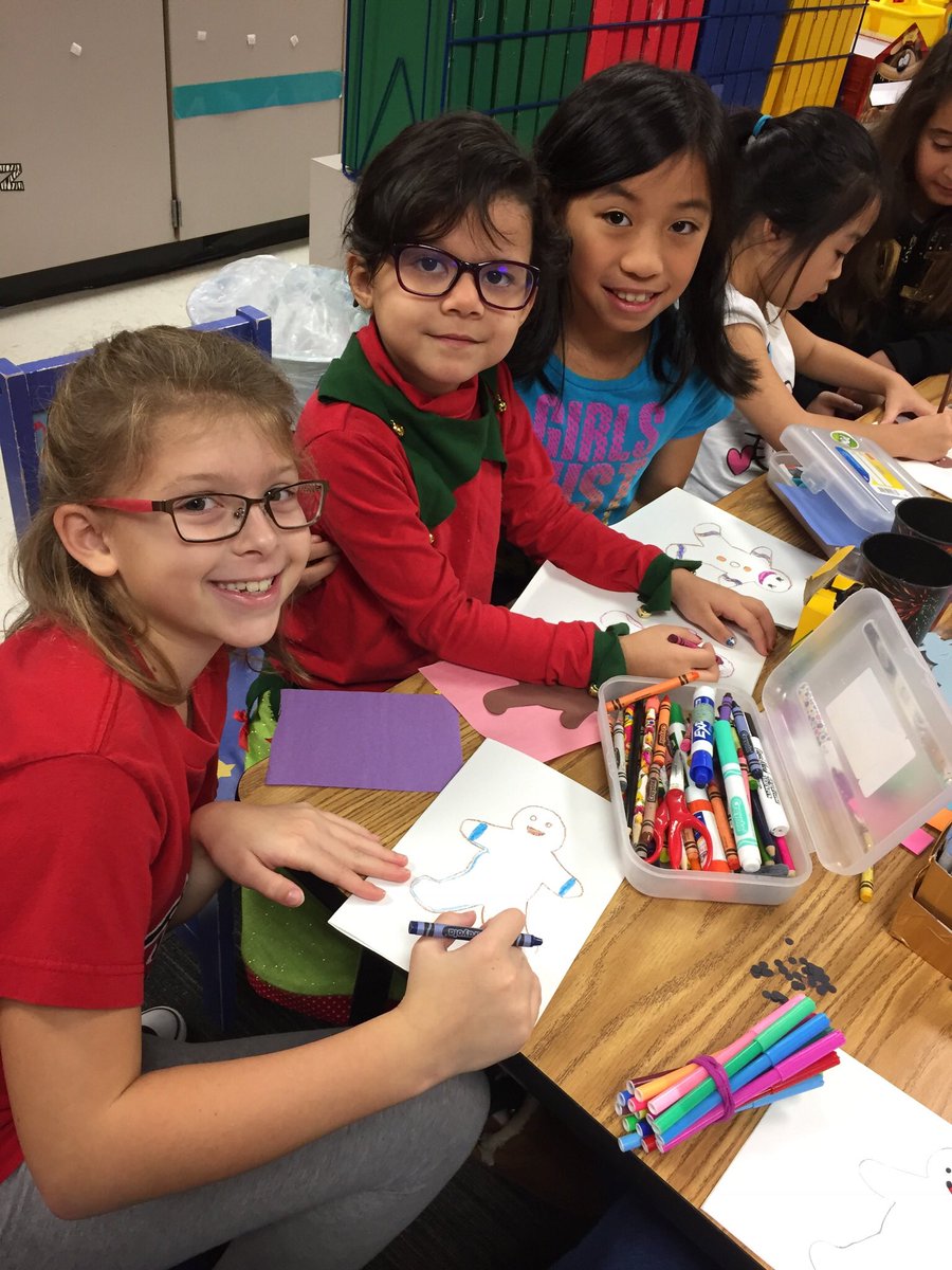 kwagner_npe's tweet photo. We had so much fun making holiday cards with our kinder buddies! @NPERockets @wende_bach https://t.co/Bi0Ox1ZuSO