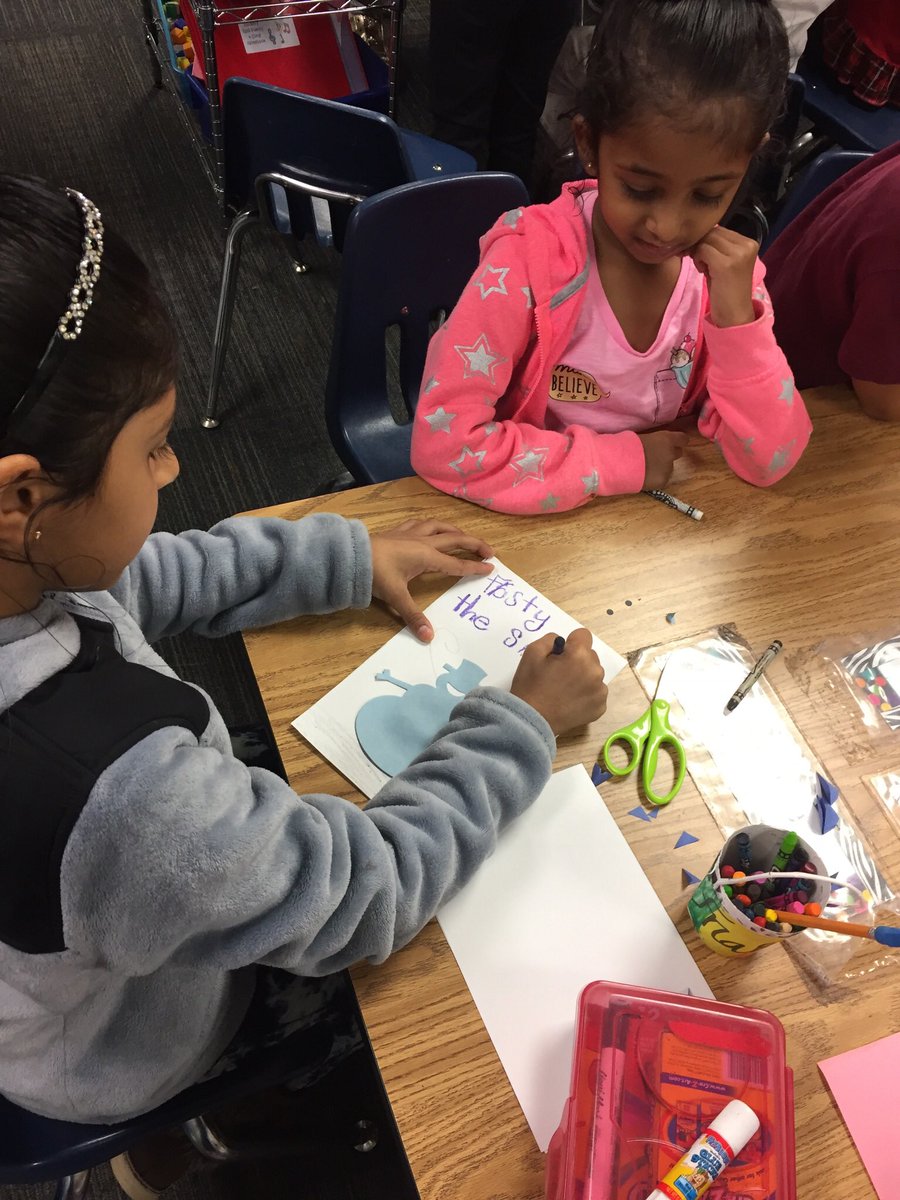 kwagner_npe's tweet photo. We had so much fun making holiday cards with our kinder buddies! @NPERockets @wende_bach https://t.co/Bi0Ox1ZuSO
