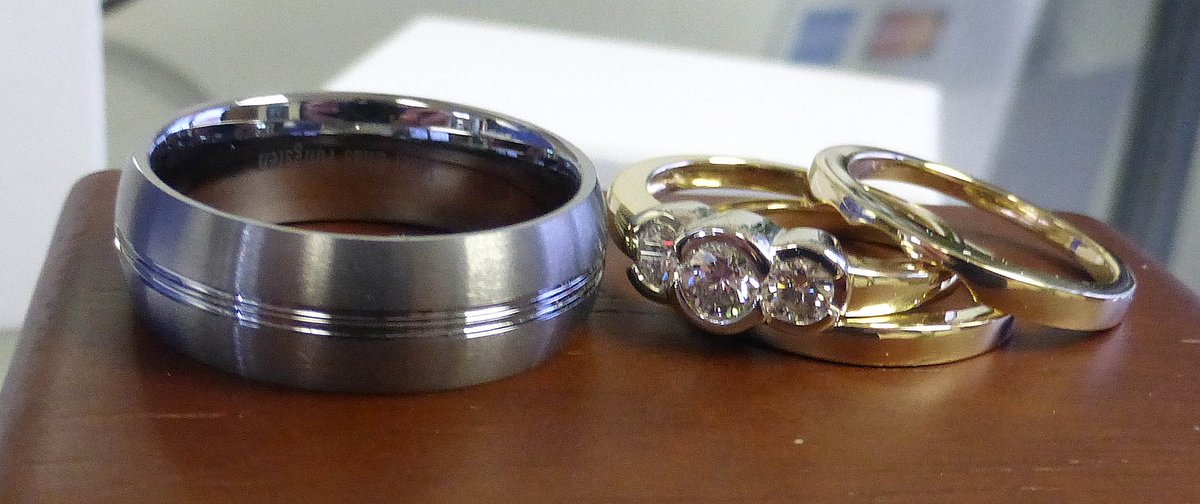 precisionring's tweet image. A Holiday Season Wedding celebrated with wedding rings from precisionring.com #holidaywedding #christmaswedding #customjewellery #ShopLocal #weddingbands #weddings