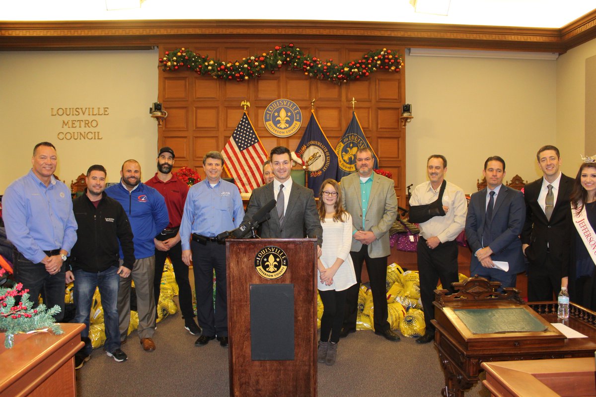 DavidYatesKY37's tweet image. A huge thank you to @GLCLCky @UAW862 and Todd Dunn for donating over 100 new coats, @mikemulrooney @shirleysway @ESPN680 @JasonAnderson @MillerTrans @CraigLanderth @BrentMcKim for countless more &amp;amp; thank you to @JCPSSuper for ensuring they get to the children that need them most!