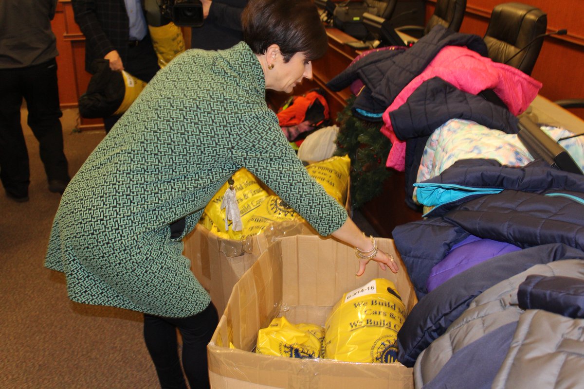 DavidYatesKY37's tweet image. A huge thank you to @GLCLCky @UAW862 and Todd Dunn for donating over 100 new coats, @mikemulrooney @shirleysway @ESPN680 @JasonAnderson @MillerTrans @CraigLanderth @BrentMcKim for countless more &amp;amp; thank you to @JCPSSuper for ensuring they get to the children that need them most!