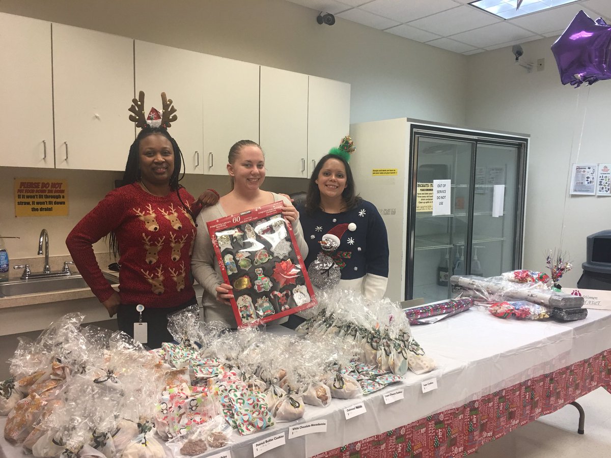 trinabooBrandon's tweet photo. Wrap and Snack with Christmas Cookies from Women of AT&amp;T fundraiser Committee! Thank you for volunteering. @WomenOfATT_ERG @AwesomeATSD https://t.co/0fjuuTbSXI