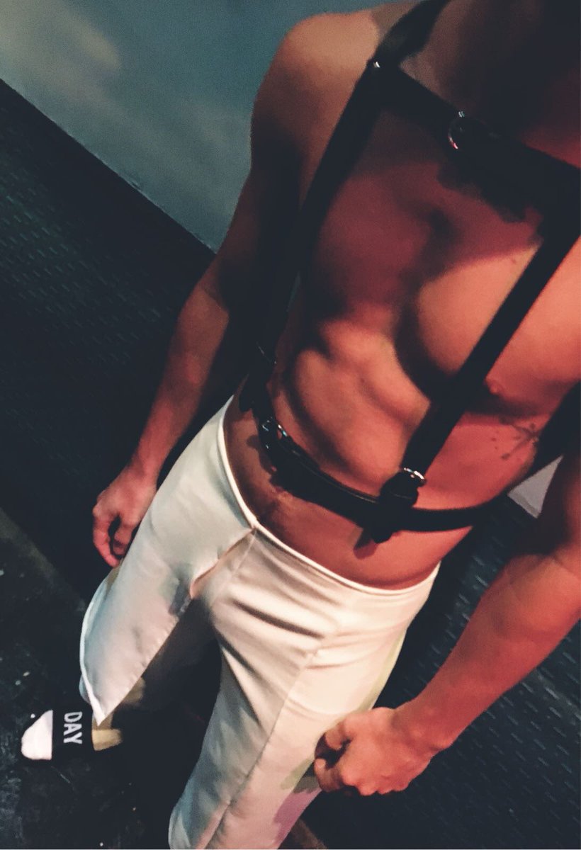 Rachelsch94's tweet photo. Hallo hallo 👋🏼! 
Colección Recessed Man 😋 
Nuestro modelo favorito @Pau Pallares.
Se nos cae la baba 🤤 https://t.co/zAhvPqzQSc