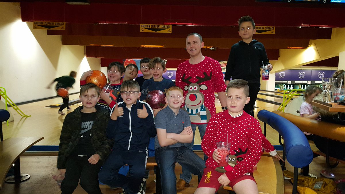 jaxm330's tweet photo. Great evening bowling for the @saughallcolts u10 Blacks Christmas party 🎳 https://t.co/sDKOtuEmoJ