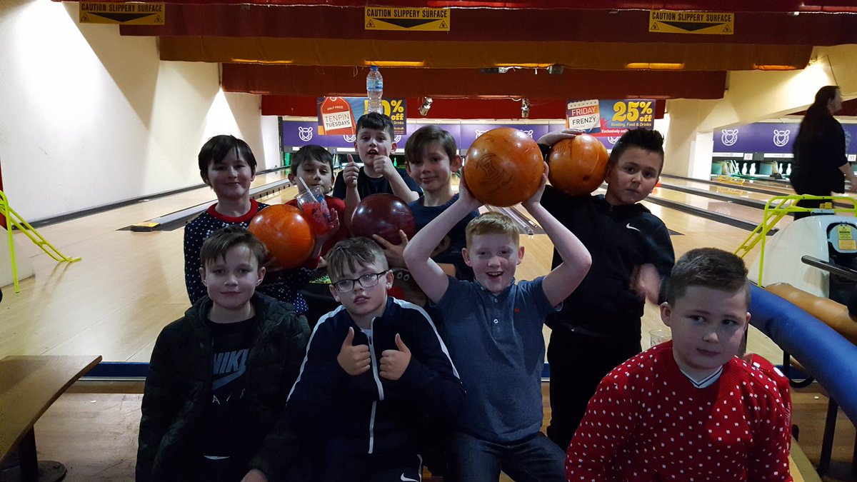 jaxm330's tweet photo. Great evening bowling for the @saughallcolts u10 Blacks Christmas party 🎳 https://t.co/sDKOtuEmoJ
