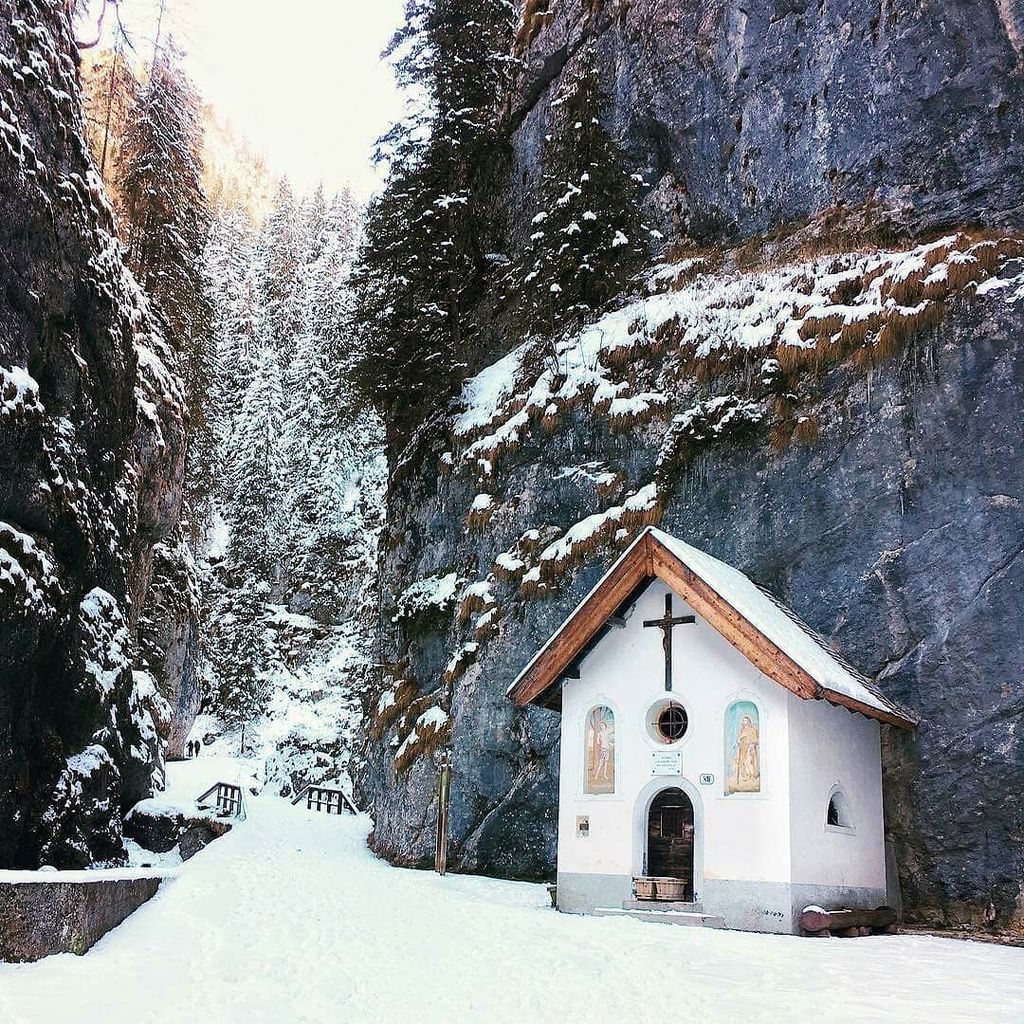 Foto di <a href="/perapera/">perapera</a> 👏
Nel regno dei ghiacci, camminando tra i Serrai di Sottoguda ❄❄❄
#igersbelluno ift.tt/2Bg0lKC