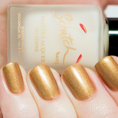ScratchofSweden's tweet photo. RT @ScratchofSweden: 18 Carat Gold #404 at your fingertips with #matte #Laquer #Noshine #119 or glossy Top Coat of your choise Nails: @neglelakknet #yesnomorenailproblems #sepådinahänderandragördet #scratchofswedenusa #scratchnails #scratchofsweden #nage… https://t.co/nZ7PZfRGnI