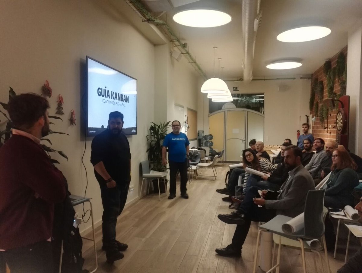 pagantis_eng's tweet photo. And we finally start the Barcelona Agile Meetup with "La Guía Kanban: Descubrir Kanban de una forma autónoma” hosted by @jaumejornet at @digitalorigin https://t.co/MApKrXQVPt