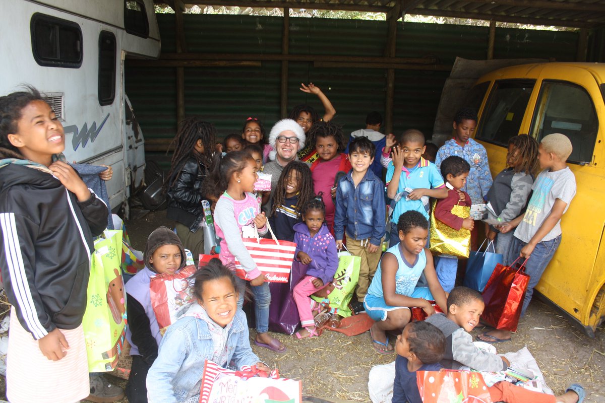 TomRoHaven's tweet photo. Christmas Party 2017 - What a wonderful day. #tomrohaven #horsesandchildren #givingback #thankyoutoeveryonethathelped https://t.co/6f8fkXphaC