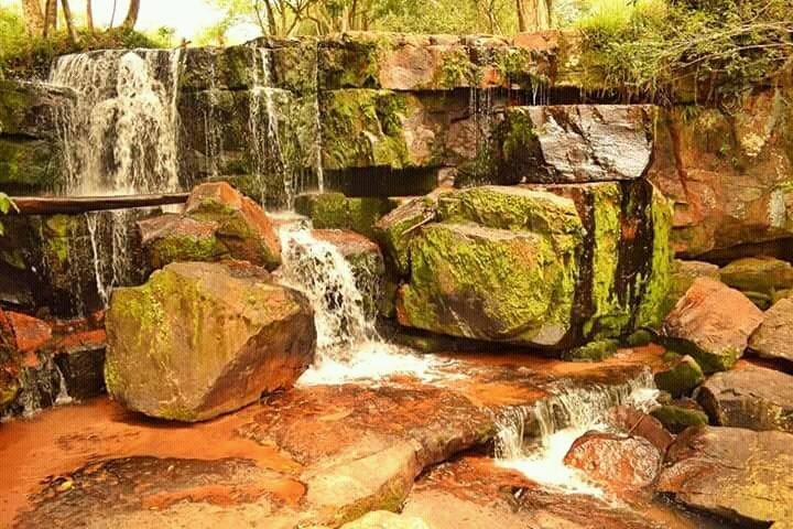 JahapyParaguay's tweet photo. La excelente combinación del verano siempre es agua, arena y abundante tereré, y qué genial disfrutar de todo esto en Salto Yporã que está ubicada en Valenzuela.

Toda la información en este link 👉https://t.co/07cznEtjha👈 
#Jahapy #TurismoInterno #Destinos #OperaciónVerano https://t.co/PPBWBDjVMy