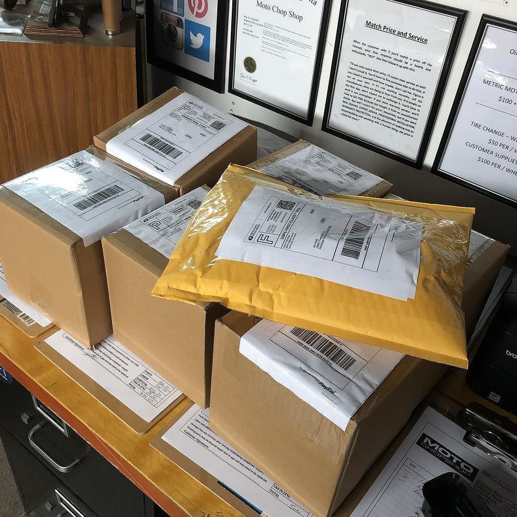 motochopshop's tweet photo. Hats and shirts leaving the building!!! https://t.co/qKkIMkC16c... #motochopshop #madetoride #triumph #thruxton #bonneville #scrambler #honda #thruxtonsonly #bobbersnchoppers #yamaha #losangelesmoto #harleydavidson  #triumphnation #triumphamerica #caferacer #caferacerxxx #caf… https://t.co/GmU8hoD6rQ