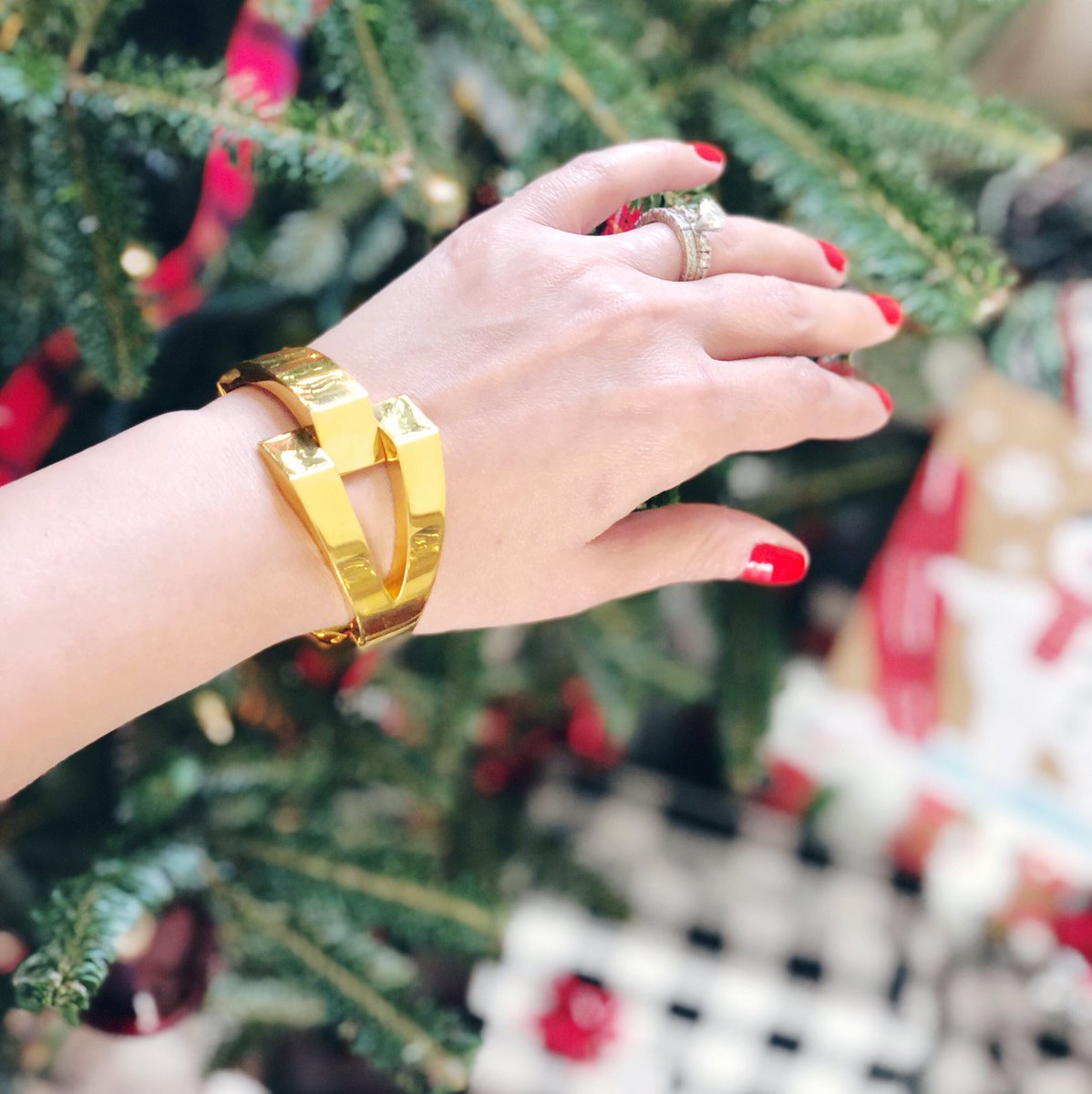 WiseWear tweet media