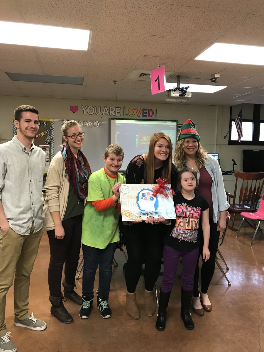 ReedAcademy1's tweet photo. Congrats to @ReedAcademyFS teacher Miss Evans!  $500 Imagine Grant and a #PowerOf1SPS pin!  Great work! https://t.co/UzNRVNta2c