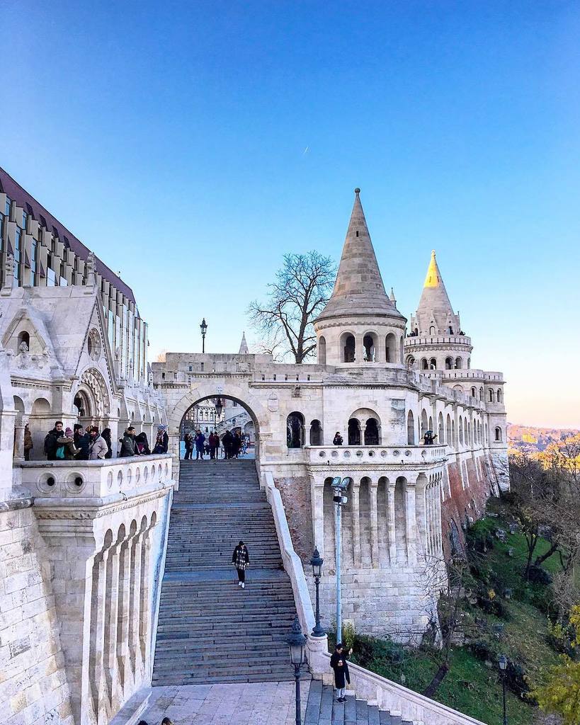 Halibel14's tweet photo. Fisherman’s Bastion in Budapest! 🏰 Hogwarts in real life! ⚡️👓 #Budapest #hungary #budacastle #fishermansbastion #hogwarts #world #wanderlust #journey #travel #travelblog #beautifuldestinations #lonelyplanet #wonderful_places #ladiesgoneglobal #dametr… https://t.co/puQCgrMiwN https://t.co/qjgtlITYfD