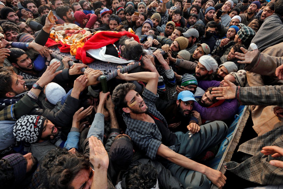 PressTV's tweet photo. Mass funeral held for three #Kashmiris killed by Indian forces in Shopian district

#Kashmir #PlightOfKashmir https://t.co/EA8CtEsBIs