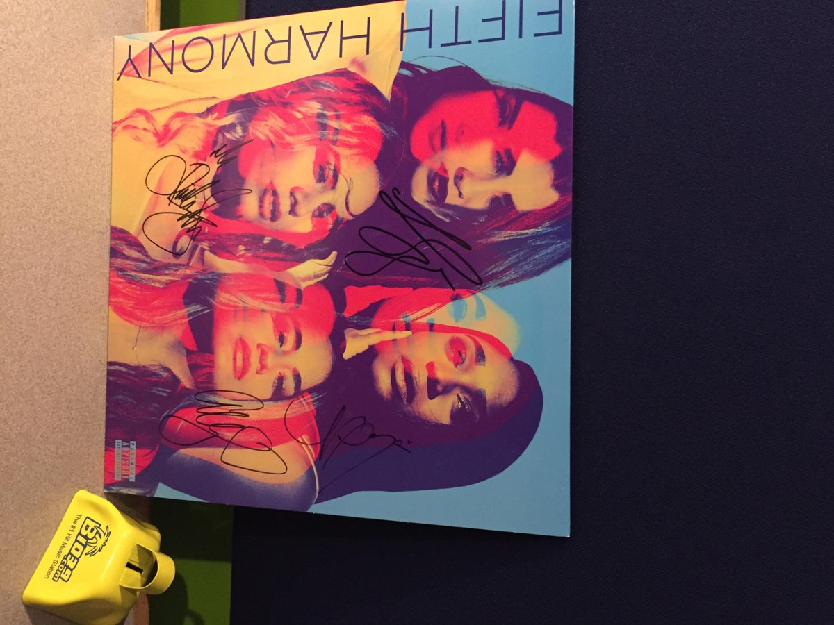 B1039Radio's tweet image. #MerryChristmas @5hRealm !!!!!  It's an autographed vinyl from @FifthHarmony 😍😍😍😍😍