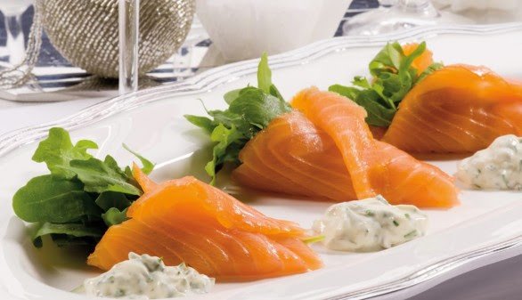 Casi un tercio del #consumo anual de Salmón Noruego Ahumado en España se consume en Navidad. 10 razones y recetas que nos propone el <a href="/MarDeNoruega/">Mar de Noruega</a> 4dinfo.net/10-razones-par… <a href="/NoruegaenEspana/">Embajada de Noruega en Madrid</a> #ConsumoResponsable