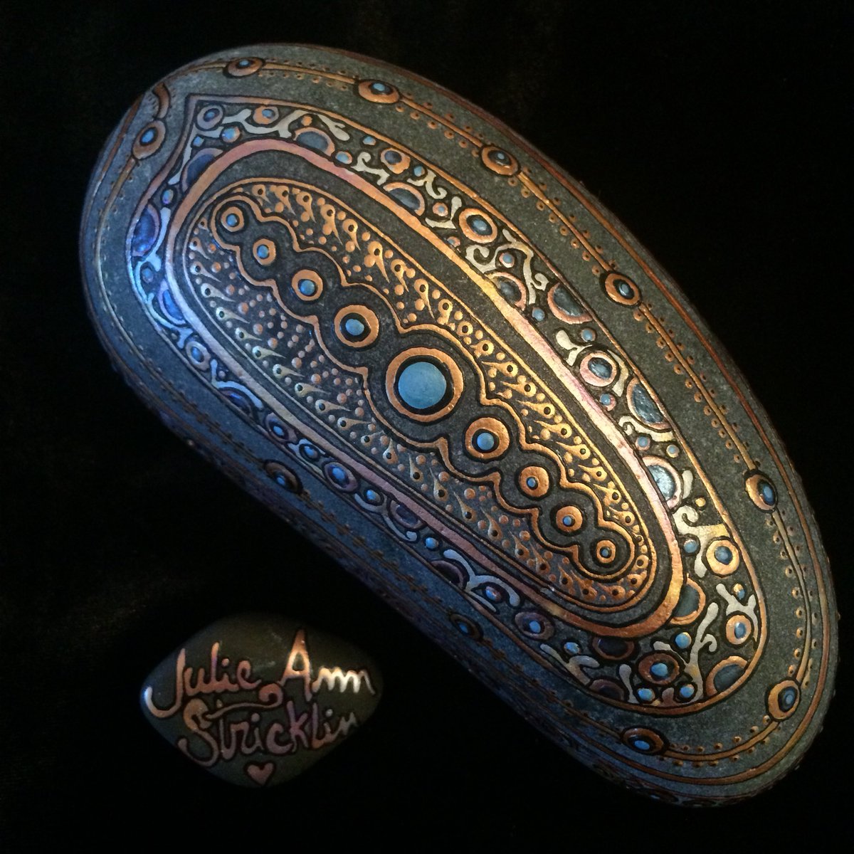 HeyItsMeJulie's tweet photo. Julie Ann Stricklin Rocks! https://t.co/qwuRFD6A31 via @amazon #art #gift #SanDiego #HandmadeAmazon #handmade #zen #yogi #yoga #shrine https://t.co/F1eJvE9zKE