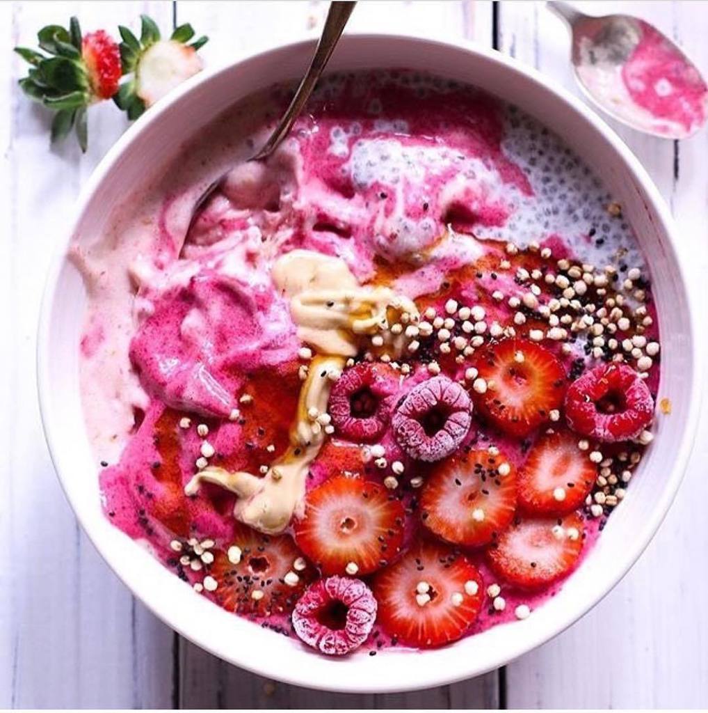_happymane's tweet photo. Smoothie bowl cravings 😍😍 Via @kayla_itsines 📸 https://t.co/HfH5Srarkd https://t.co/hmraYwWXyK
