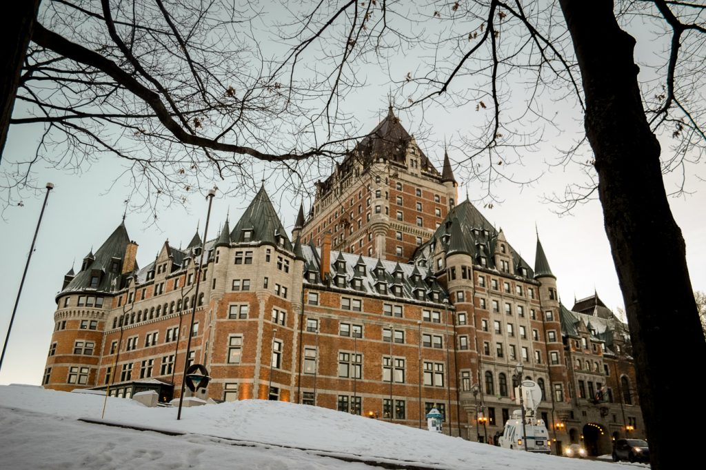 twodriftersxo's tweet photo. Planning a last minute Christmas trip? #QuebecCity is the place to be! Find out why this is a romantic holiday gem! @quebecregion https://t.co/5IFcNe2mlG #QuebecTourism #QuebecRegion #Romantic https://t.co/SynoxQ6AGd