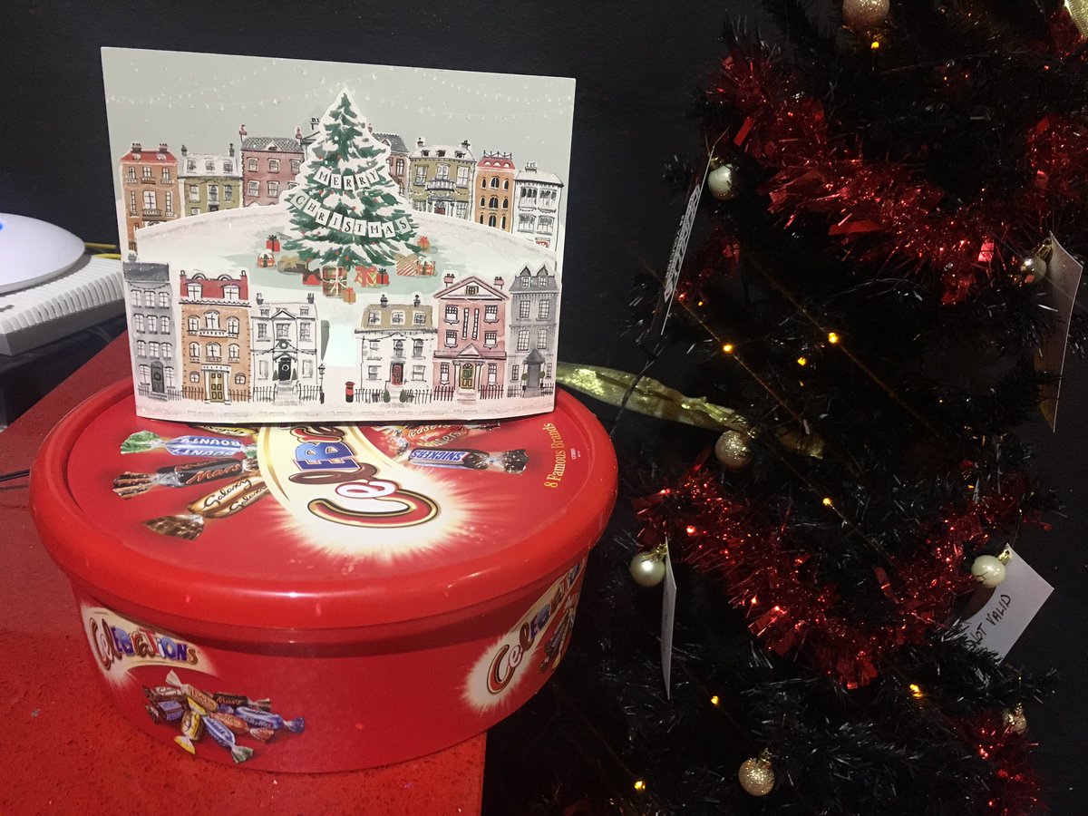 InfinityTPINV's tweet image. A lovely Christmas gift from one of our favourite customers!! 

Thank you for the chocolates Matthew 😀 The Infiniteam are filling up in them as we speak!!

#christmas #trampoline #happy #yummy