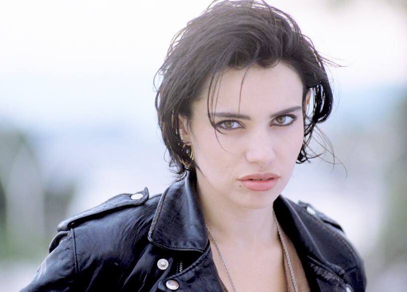 Happy birthday Beatrice Dalle.

Here she is at the 1989 Cannes Film Festival... 