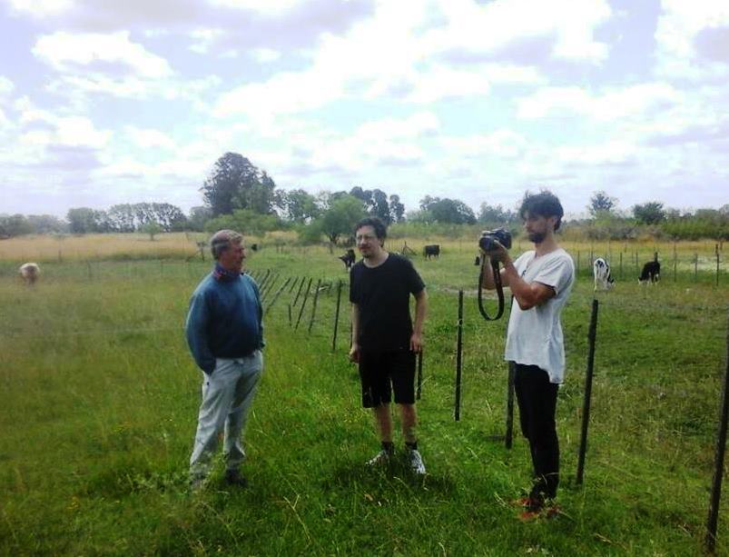 Hoy llegaron a Rauch los realizadores Nicolás Maidana y Ramiro Cobas, ganadores del Concurso de INCAA "Blood Window 2017".
Preparan la filmación de un nuevo proyecto audiovisual llamado "En la ruta". Con la asistencia de "FILMCEN" recorrieron diversas locaciones rurales.