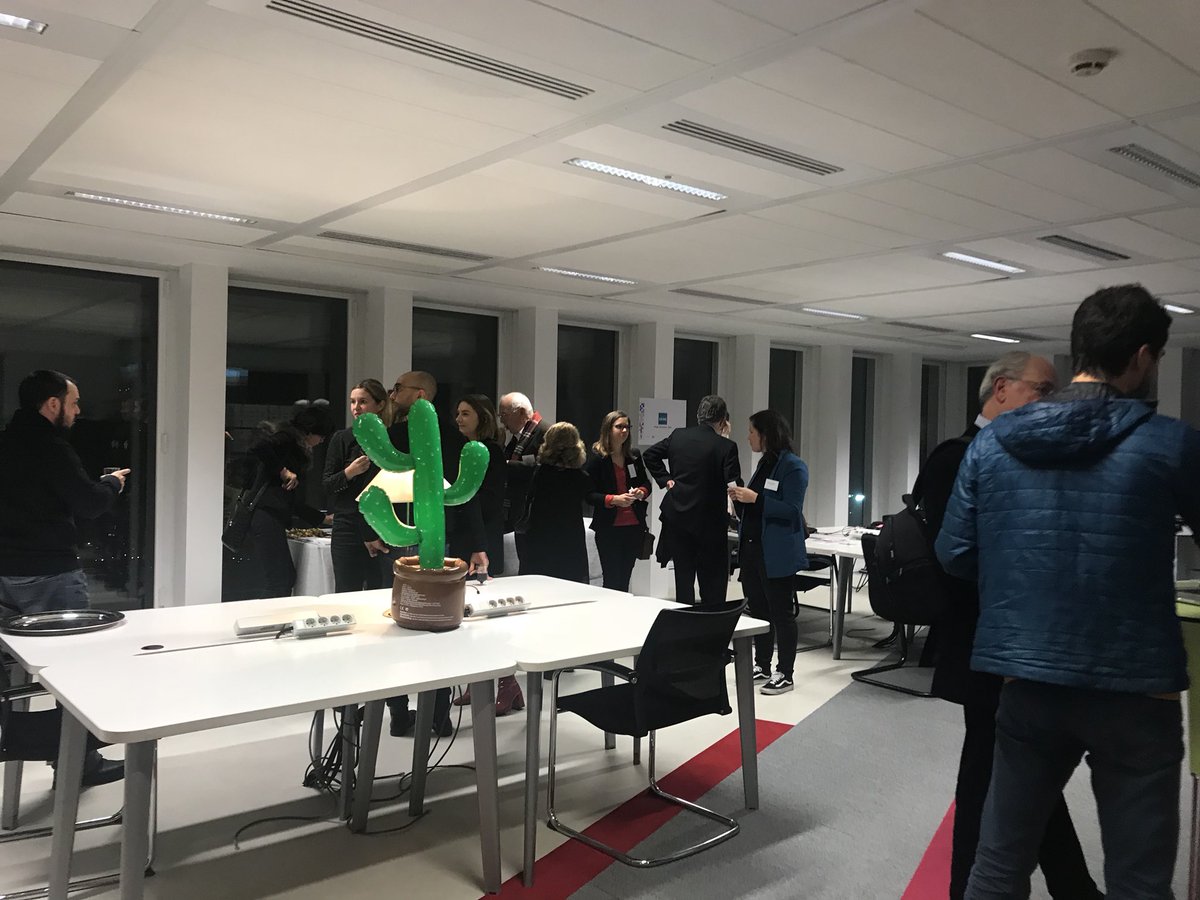 hautsdeseinefr's tweet photo. #LeLab92 5 projets ⬇️ 
@Avanamahe Une conciergerie #digitale et #locale
@happyseine Faire de la Seine la plus belle av. du monde
@Helloways Connecter l'urbain à l'outdoor
Graf It (@TKorpVR) Du graf en réalité virtuelle
@DigginApp agenda Arts alternatifs
https://t.co/FIoXudpwCg https://t.co/qVCW9Hygjc