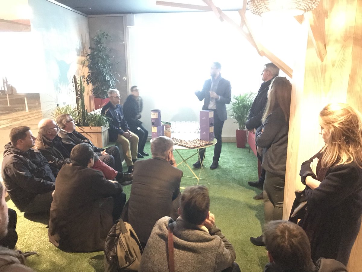 emmanuelchopot's tweet photo. Une soirée numérique @adnouest organisée avec l’association @code2_be et @VendeeRS pour créer du lien entre les acteurs du numérique, en présence des élus @Malik_Abdallah et @Ngosselin85 pour présenter les projets de @LRSY_ville https://t.co/3PgcctRSQg