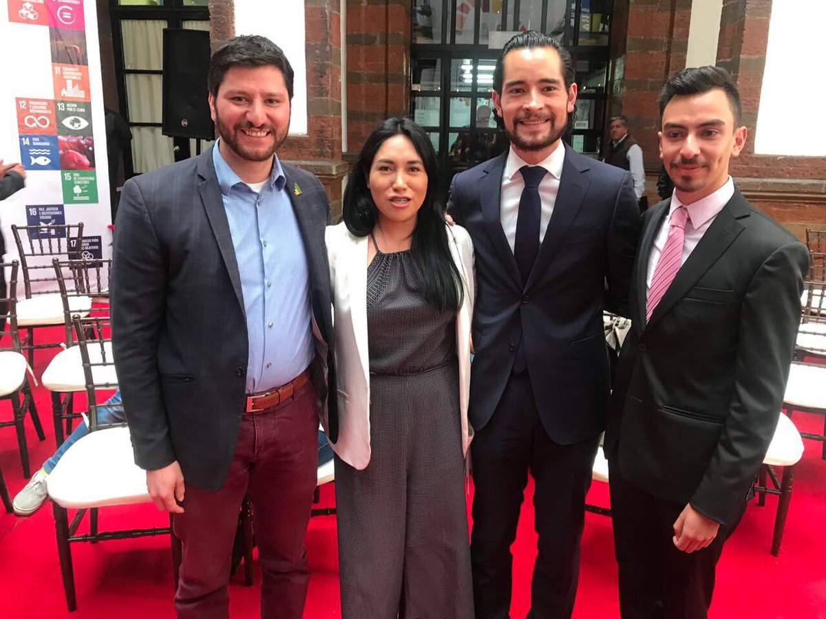 ChicoLBarrera's tweet photo. Gracias a todos los que asistieron, son parte y participarán en la aplicación de la Agenda 2030. Juntos colaboraremos para el desarrollo ambiental, económico y social de nuestra #Toluca2030. 

cc @ONUMX https://t.co/UdsNQ7Doik