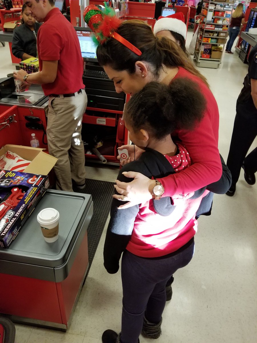 DannyAdongo's tweet photo. Heroes and Helpers 2017 #t1869 #heroesandhelpers #bestincommunity #targetgivesback #target&amp;blue https://t.co/nOcYb7TeIb