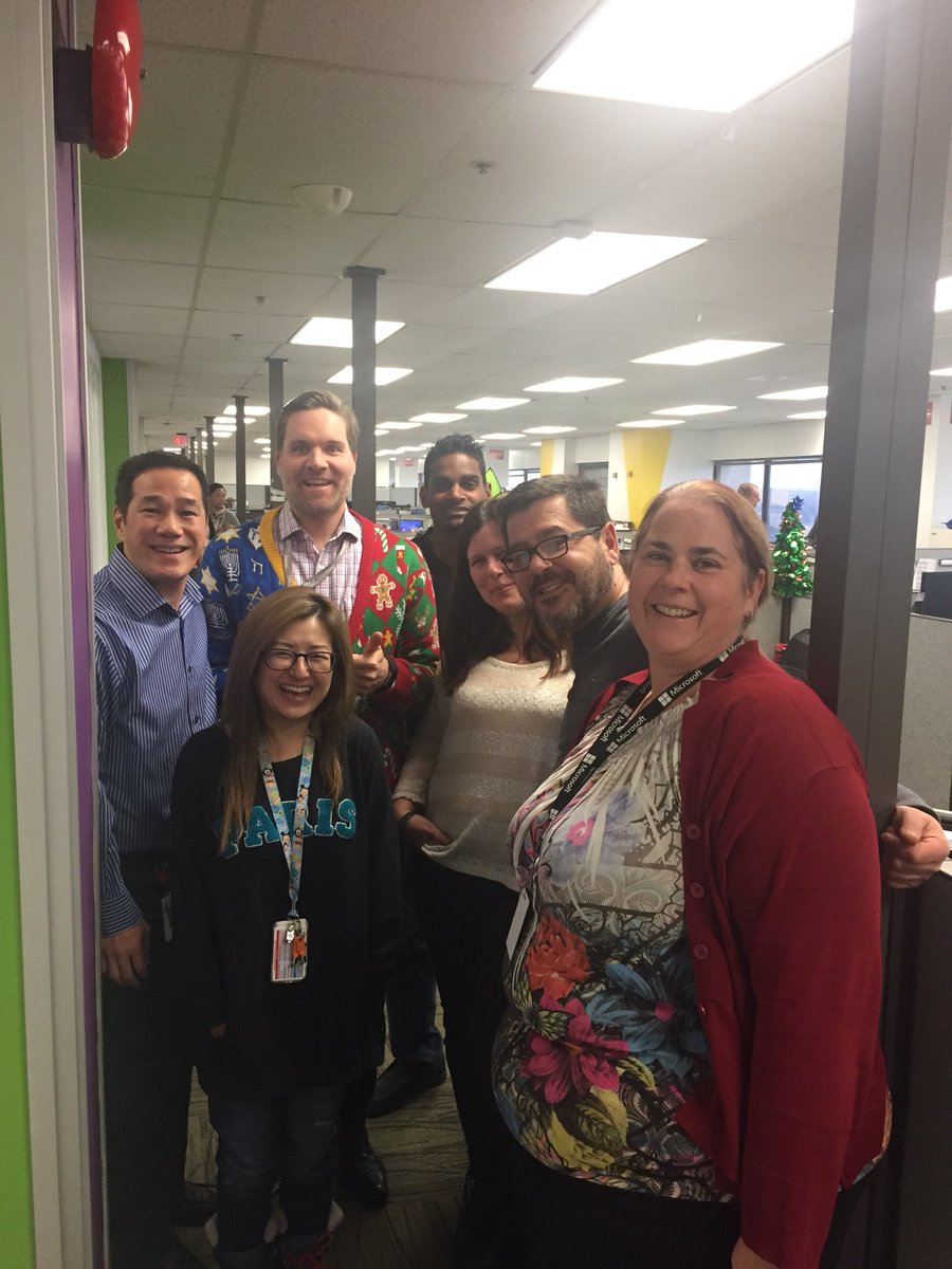 THHExage's tweet photo. @DellEMC_Canada holiday lunch in Toronto - Happy holidays everyone! @kconnolly222 @SaigalAnu @SabrinaatDell @FelipeAtDell https://t.co/Wl9rB4Qcw4