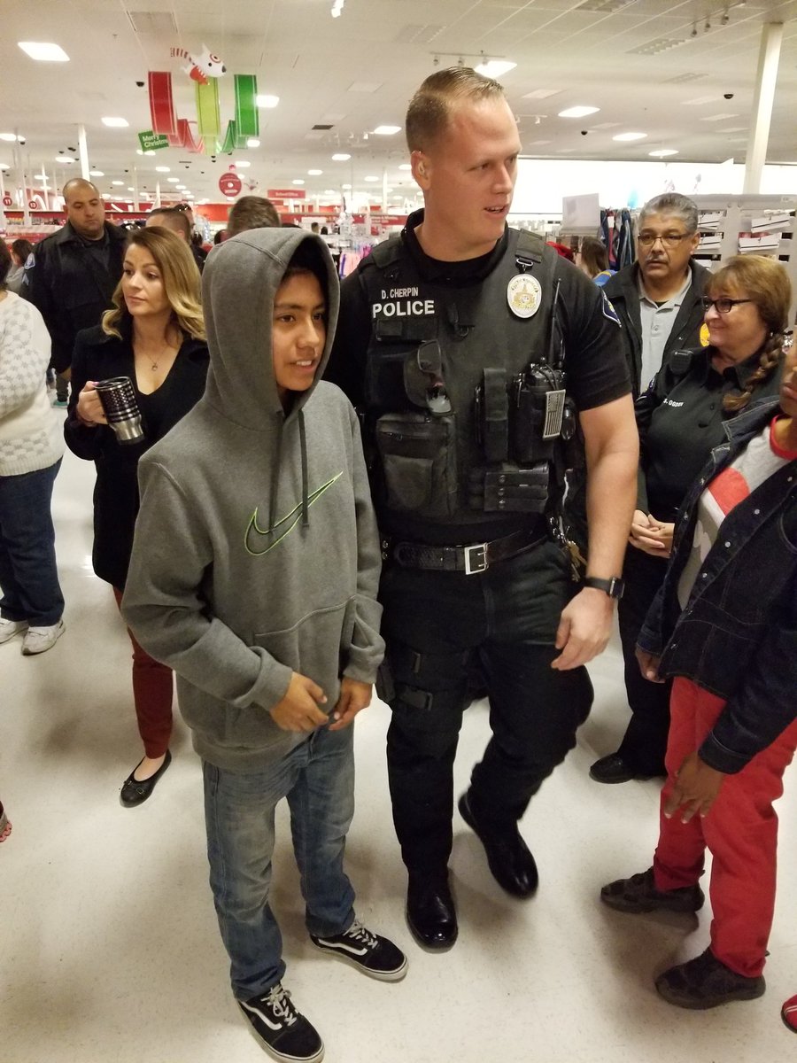 DannyAdongo's tweet photo. Redlands Target Heroes and Helpers 2017 #T1869 #TargetandBlue #HeroesandHelpers #Bestincommunity #TargetGivesBack https://t.co/xAncLOAR3l