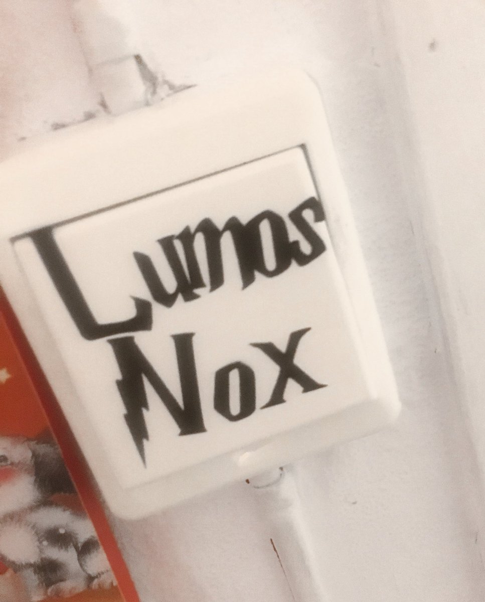 UGirlNorway's tweet photo. @JonahMarais my light switch are prettier than yours https://t.co/cr0yVt1KhB