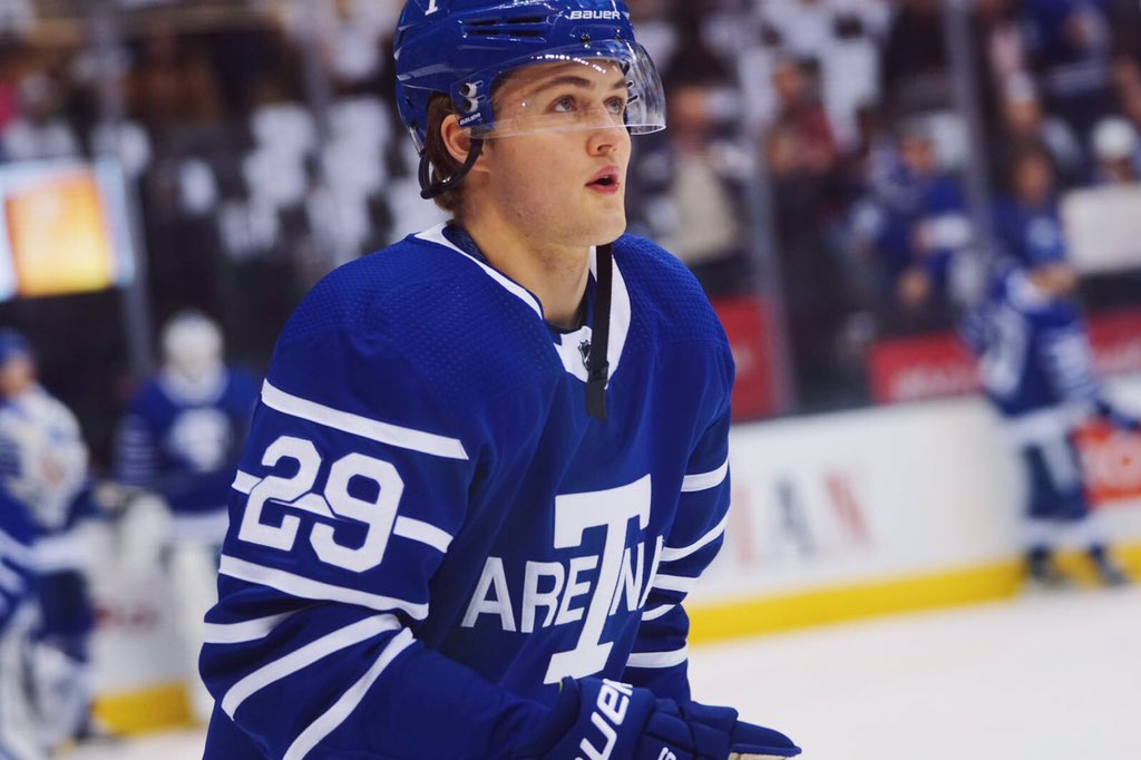 MapleLeafs's tweet photo. Throwback threads. #TMLtalk https://t.co/NHMa2l11M0
