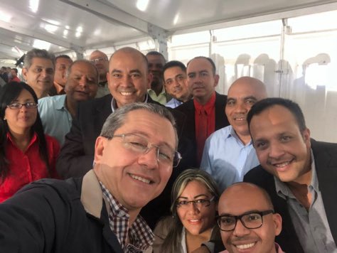 En Miraflores con mis compañeros Alcaldes de #Yaracuy junto a nuestro Gobernador <a href="/JULIOLEONYARA/">JULIO LEÓN HEREDIA</a>, listos para el Taller de Planificación Estratégica en Políticas Públicas, el cual es fundamental para seguir resolviendo las necesidades de nuestras Comunidades.