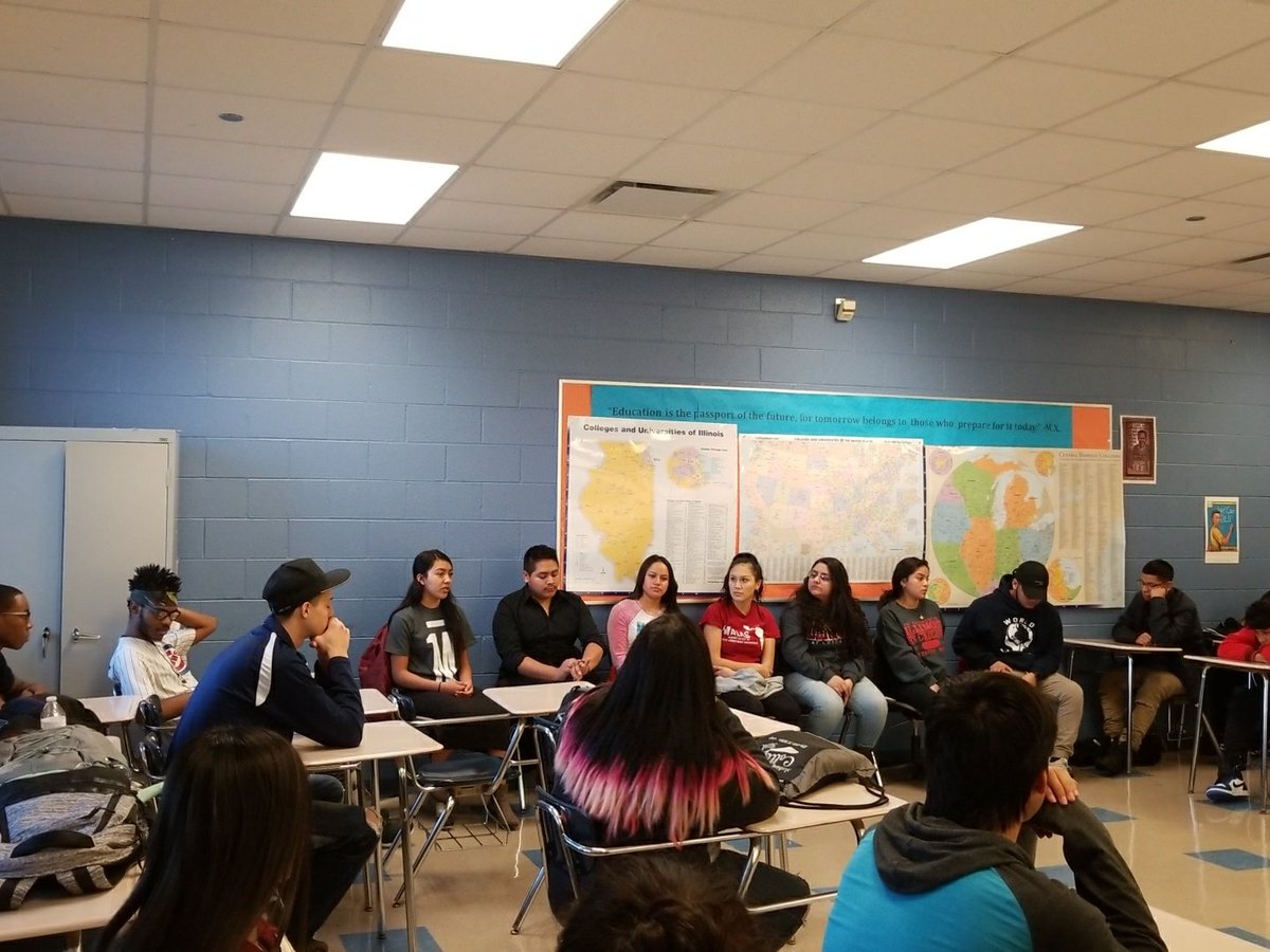 MrPurple60623's tweet photo. #wlhs Almuni talking to Senior Seminar classes today! #seniorseminar #WLHS2018 https://t.co/acZnXa7XWq