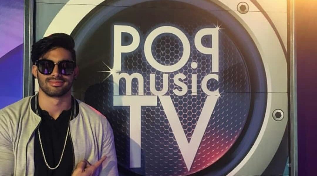 AriosaBR's tweet photo. RT@rommy_oficial_ gracias @franjio un placer Compartir contigo en esta entrevista #pop #music 
#taoismo https://t.co/KYsTzEW5eP https://t.co/ZAxODy5HKo
