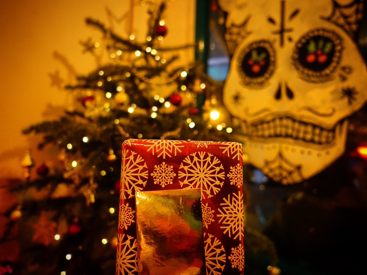 Gamely_Games's tweet photo. We've just tucked a copy of #Randomise under the tree in @carlito_burrito . Hoping it will make someone smile. #hohoho #finderskeepers #boardgamegeek https://t.co/M4RMFxs4qU