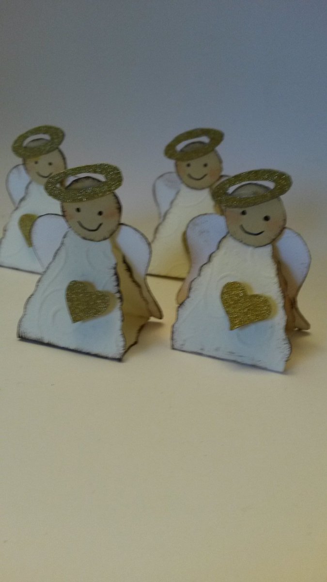 bastellilli's tweet photo. Beflügelt, ķönnen es diese kleinen Engel noch bis #Weihnachten auf den #Kaffeetisch schaffen. LG Bastel Lilli https://t.co/RfDUWMtznW