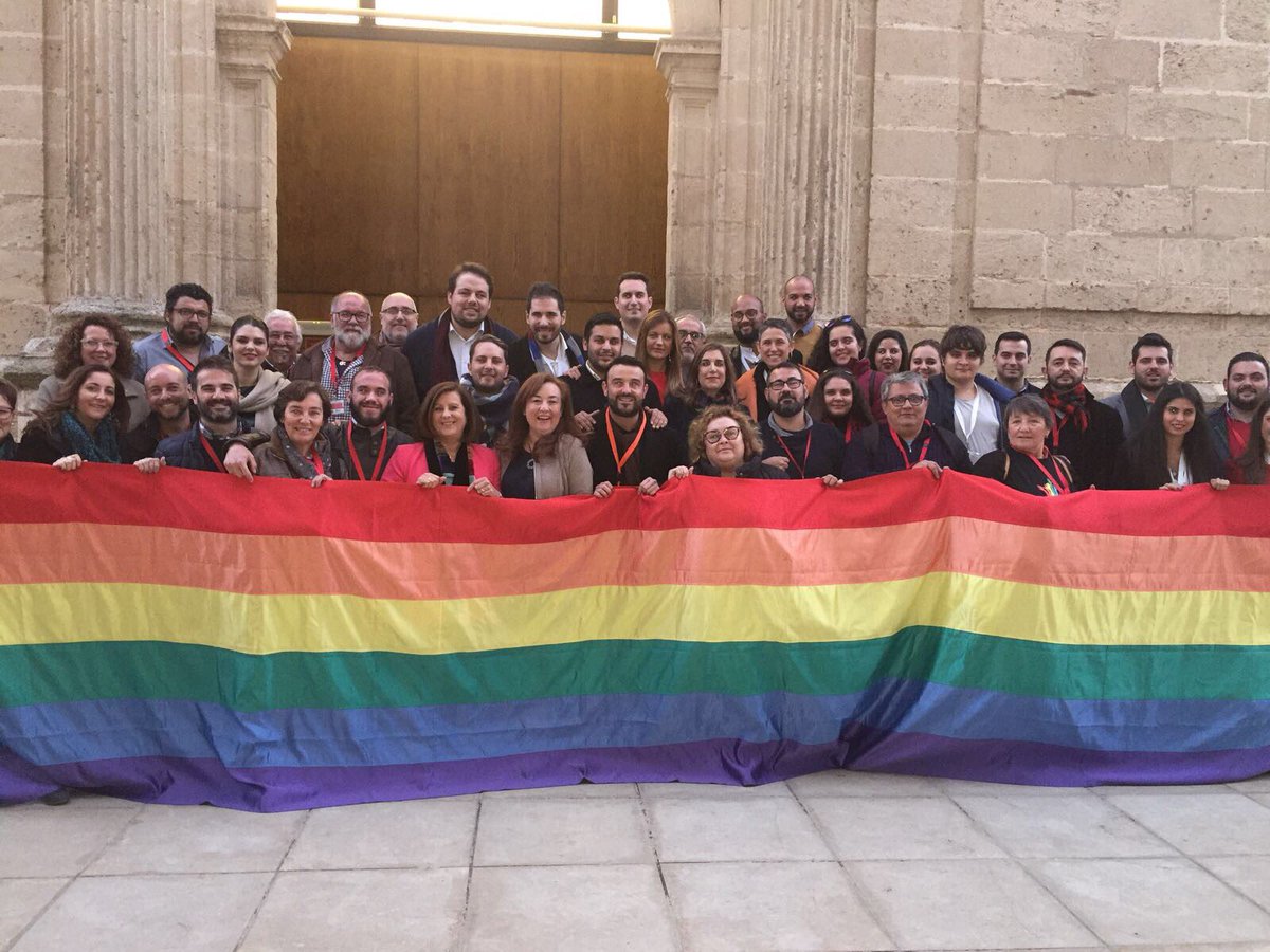 andalucialgbt's tweet photo. Hoy Andalucía hace historia con la aprobación de la ley Andaluza para garantizar los derechos LGBTI y sus familiares, gracias a todos/as, desde hoy nuestra comunidad es más enriquecedora, más diversa https://t.co/ByMFrroqIp