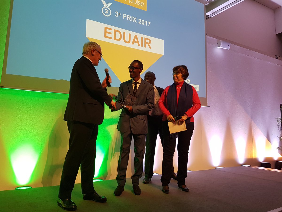 G_Thibault_Fr's tweet photo. Le #Cameroun à l'honneur lors de la cérémonie de remise des prix EDF Pulse Africa 2017. Une belle initiative au service de la jeunesse qui innove. https://t.co/Bu96sb0GEg