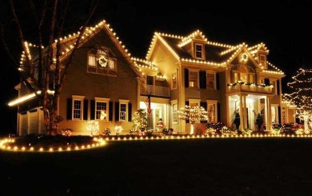 weRoofnet's tweet photo. How To Install Holiday Lights https://t.co/ORz6gxtZnV #RiversideRoofing #MissionViejoRoofer #WeRoof https://t.co/8efpD5asTk