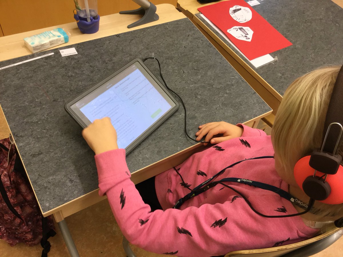 JosefineBertil's tweet photo. Idag testade vi våra läskunskaper genom att använda LegiLexi. Spännande, roligt och lite klurigt tyckte eleverna. https://t.co/Jqjk77utzC