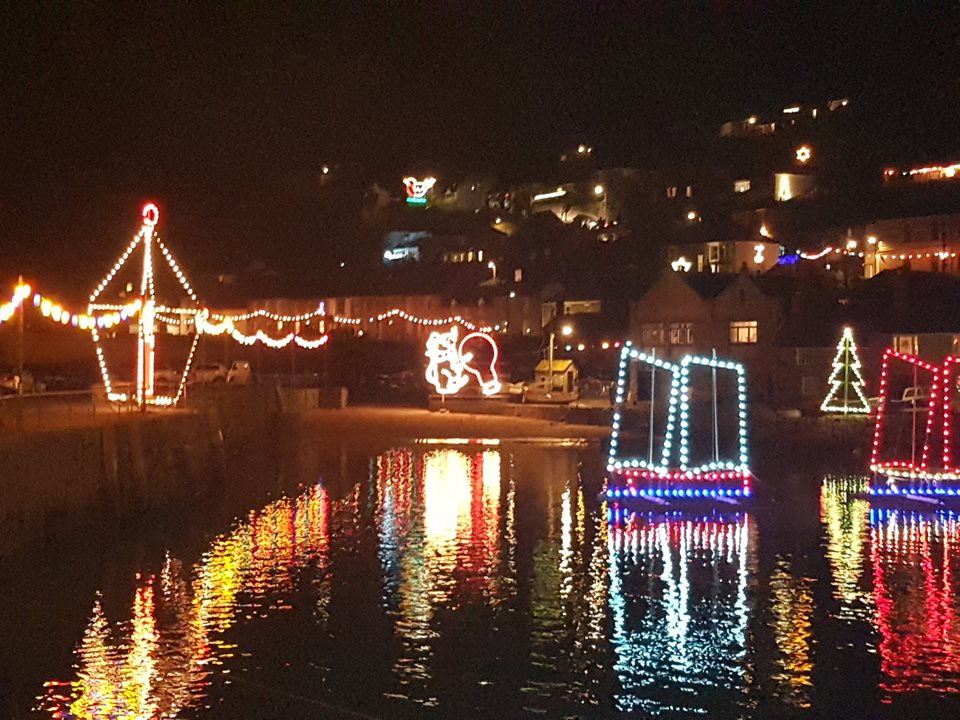 PenzanceHour's tweet photo. BBC The One Show will be live from Mousehole Christmas Lights this Friday (22nd) #bbc #tv #wellfamous #mousehole https://t.co/rfJOUhTMCT
